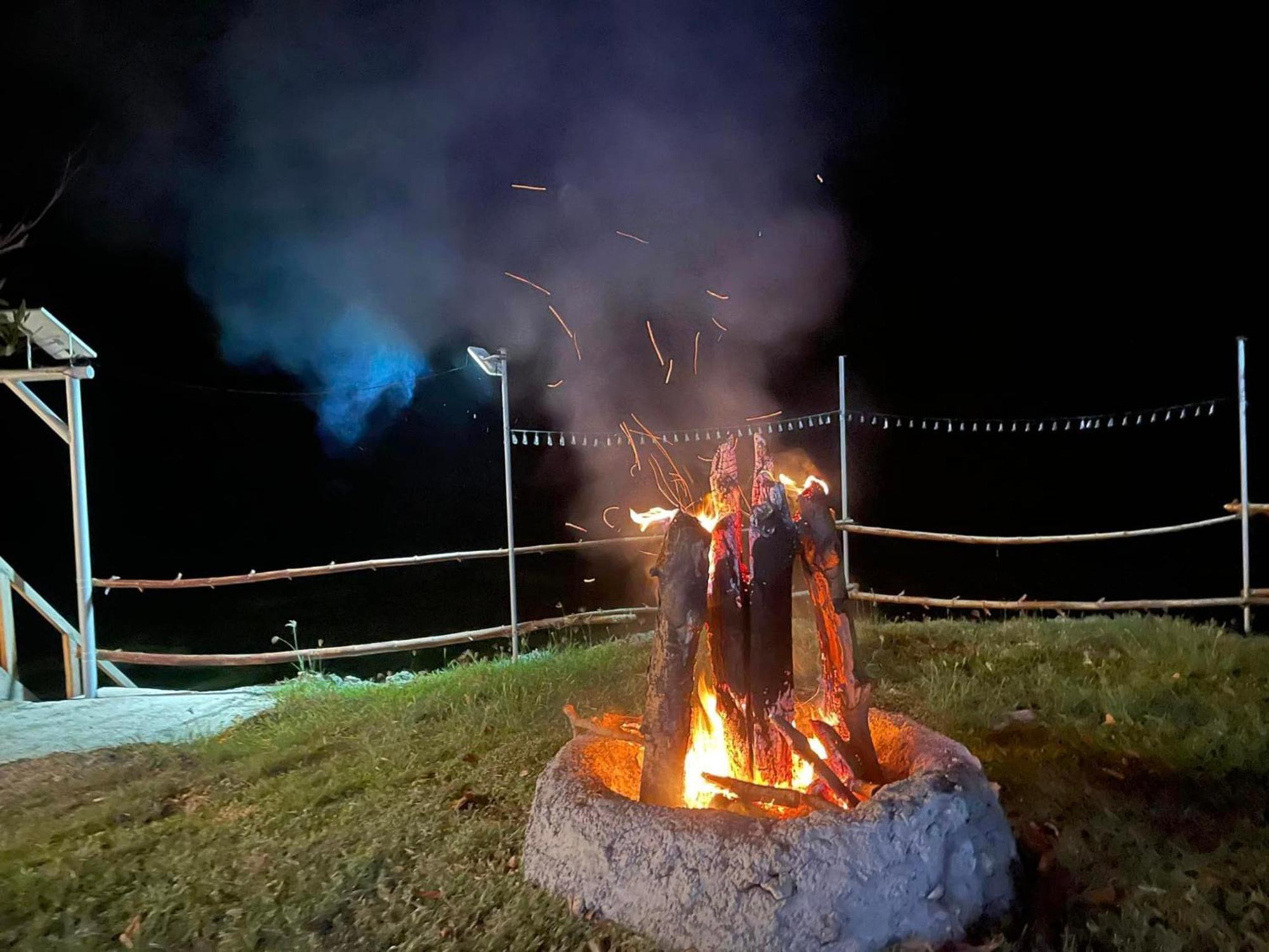Jush Native And Glamping Hotell Dauis Exteriör bild