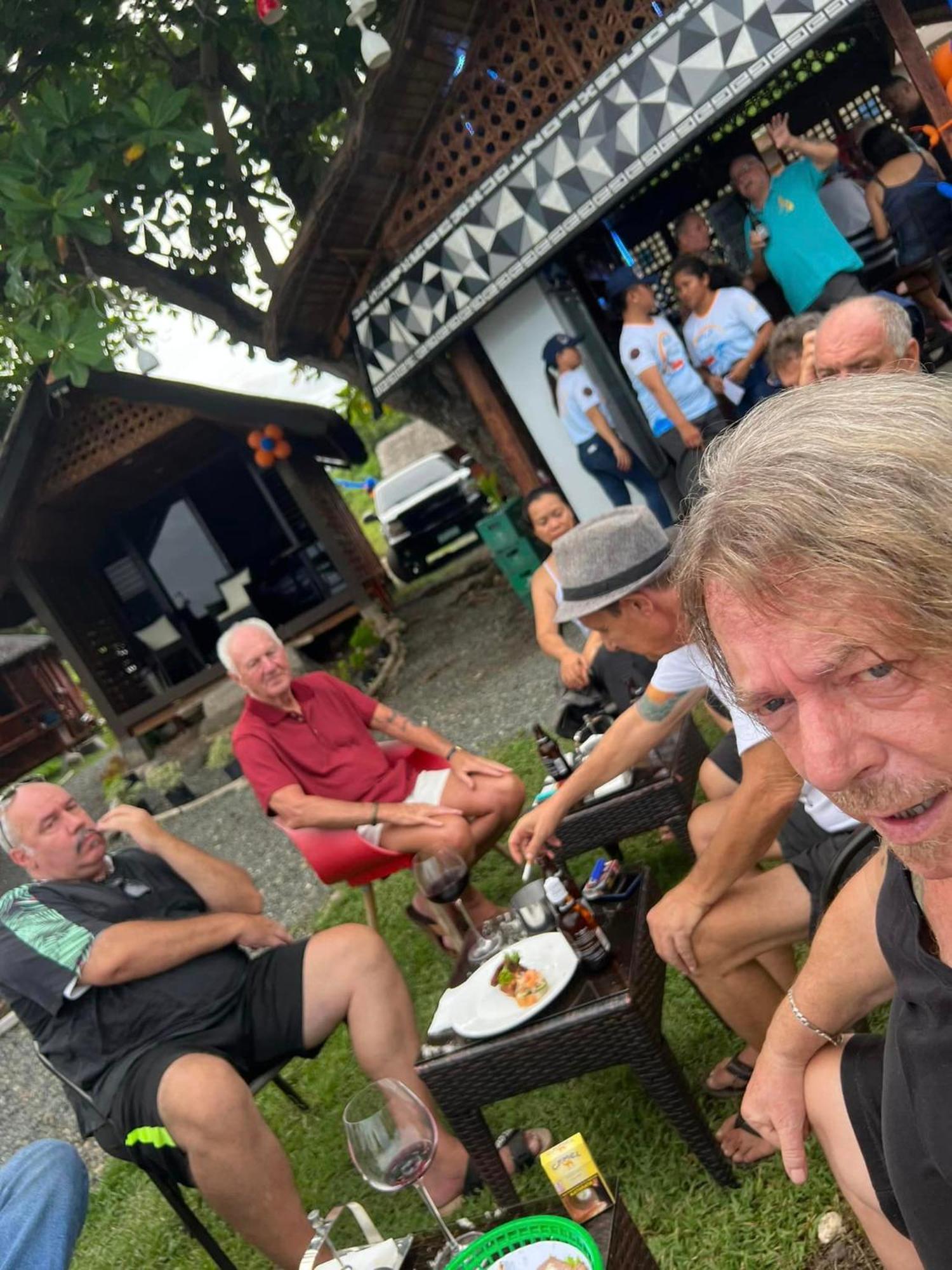 Jush Native And Glamping Hotell Dauis Exteriör bild
