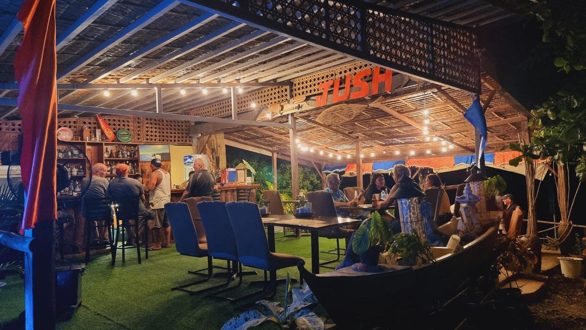 Jush Native And Glamping Hotell Dauis Exteriör bild