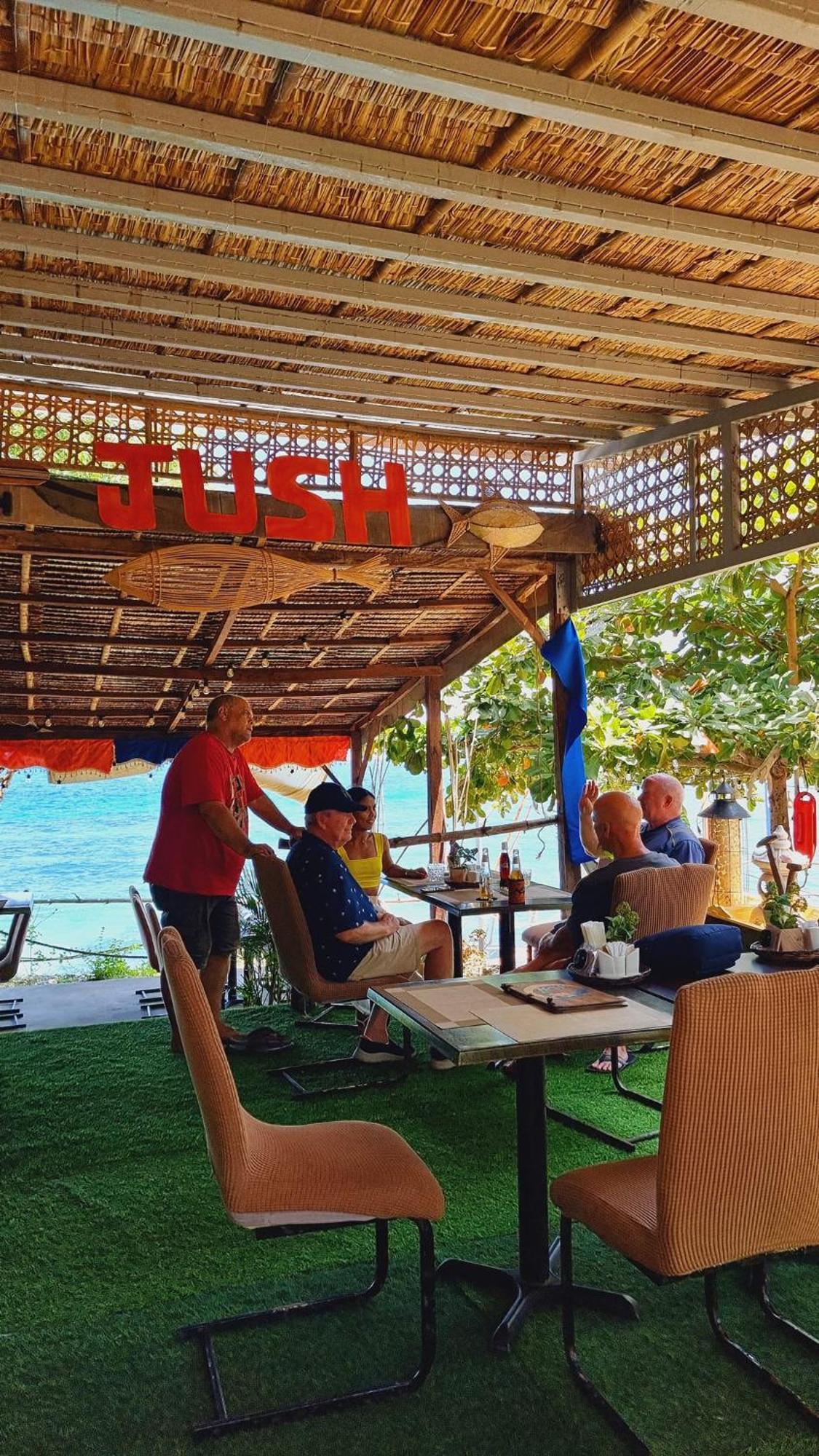 Jush Native And Glamping Hotell Dauis Exteriör bild