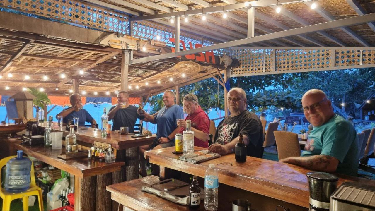 Jush Native And Glamping Hotell Dauis Exteriör bild