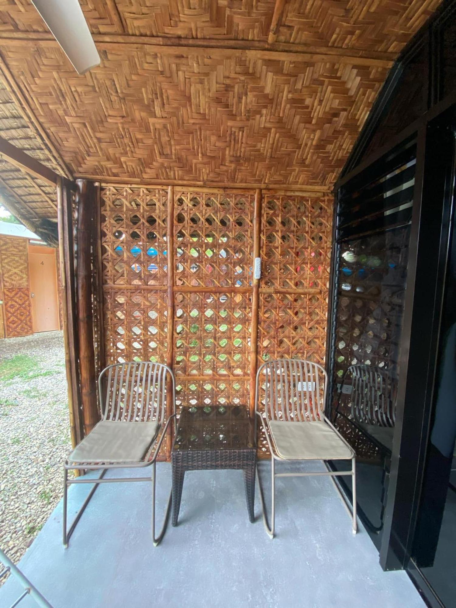 Jush Native And Glamping Hotell Dauis Exteriör bild